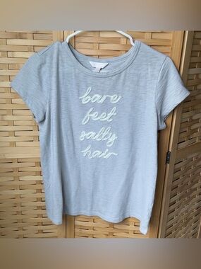 LC Lauren Conrad Light Gray Knit M Tee “bare feet salty hair”